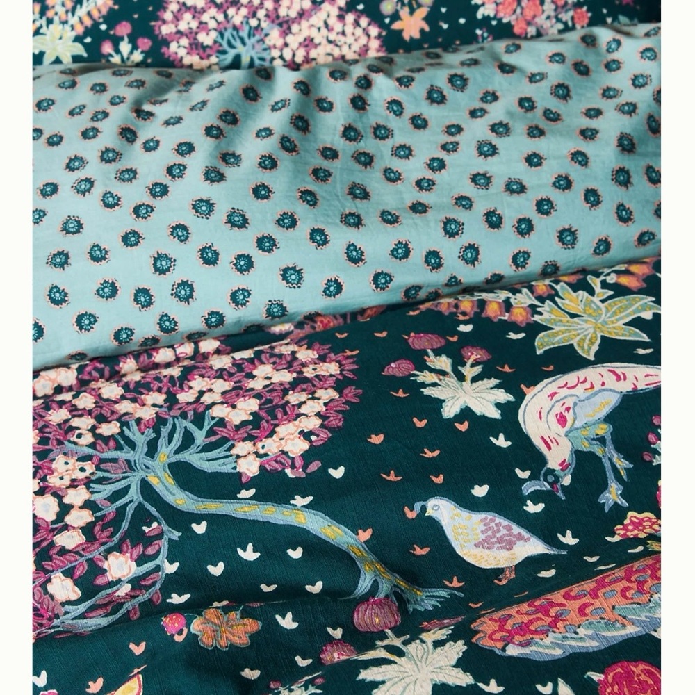Anthropologie Queen Duvet Cover with 3 Euro Shams and 2 King Cases - Picture 2 of 5